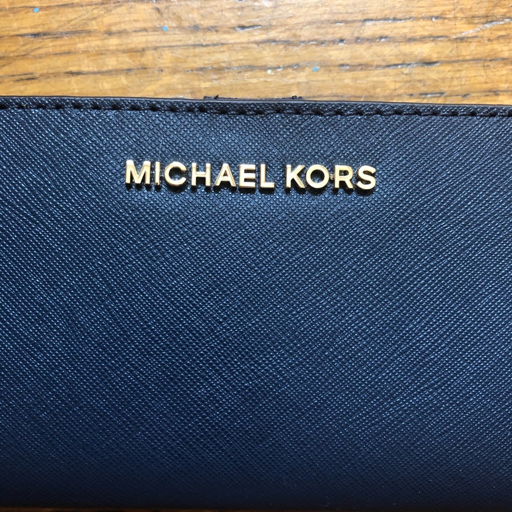 NWT Michael Kors Jet set travel wallet in navy